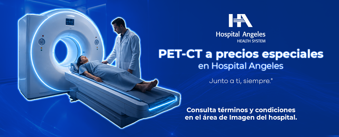 Fondo azul con recorte de fotografía de un experto en imagen reallizando un PET-CT a un paciente en Hospital Angeles de la Ciudad de México con precios especiales.