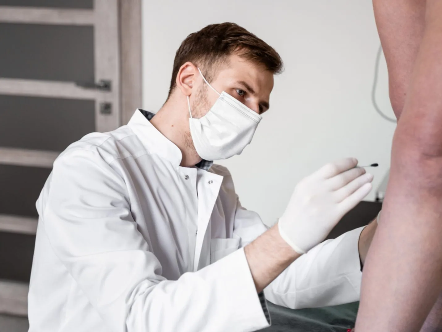 Ponencia de experto del Hospital Angeles sobre manejo actual de la trombosis venosa profunda en cirugía vascular. 