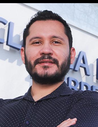 Es la foto de perfil de un endocrinólogo en Ciudad de México de Hospital Angeles Clínica Londres. Utiliza una camisa, tiene barba y bigote.