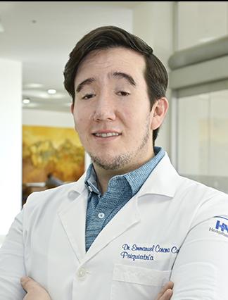 Es la foto de perfil de un psiquiatra en Ciudad Juárez de Hospital Angeles Ciudad Juárez. Tiene una bata blanca y camisa azul. Es de tez blanca y cabello oscuro.