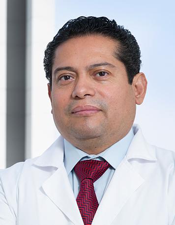 Es la foto de perfil de un pediatra en Ciudad de México de Hospital Angeles Clínica Londres. Utiliza una bata blanca, camisa verde y corbata roja.