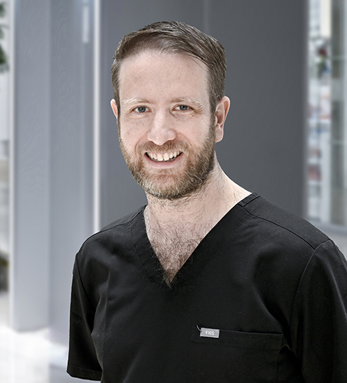 Es la foto de perfil de un ginecólogo y obstetra en Huixquilucan de Hospital Angeles Lomas.