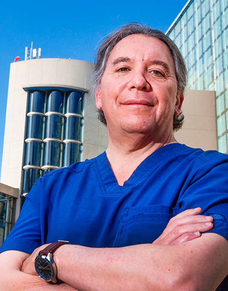 Es la foto de perfil de un cirujano general en Huixquilucan de Hospital Angeles Lomas.