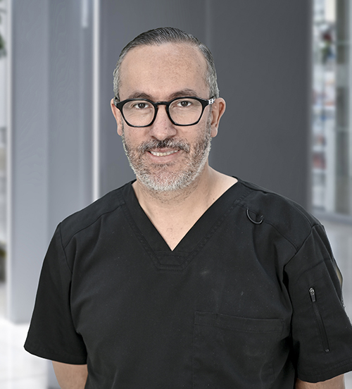 Es la foto de perfil de un cirujano neurológico en Huixquilucan de Hospital Angeles Lomas.