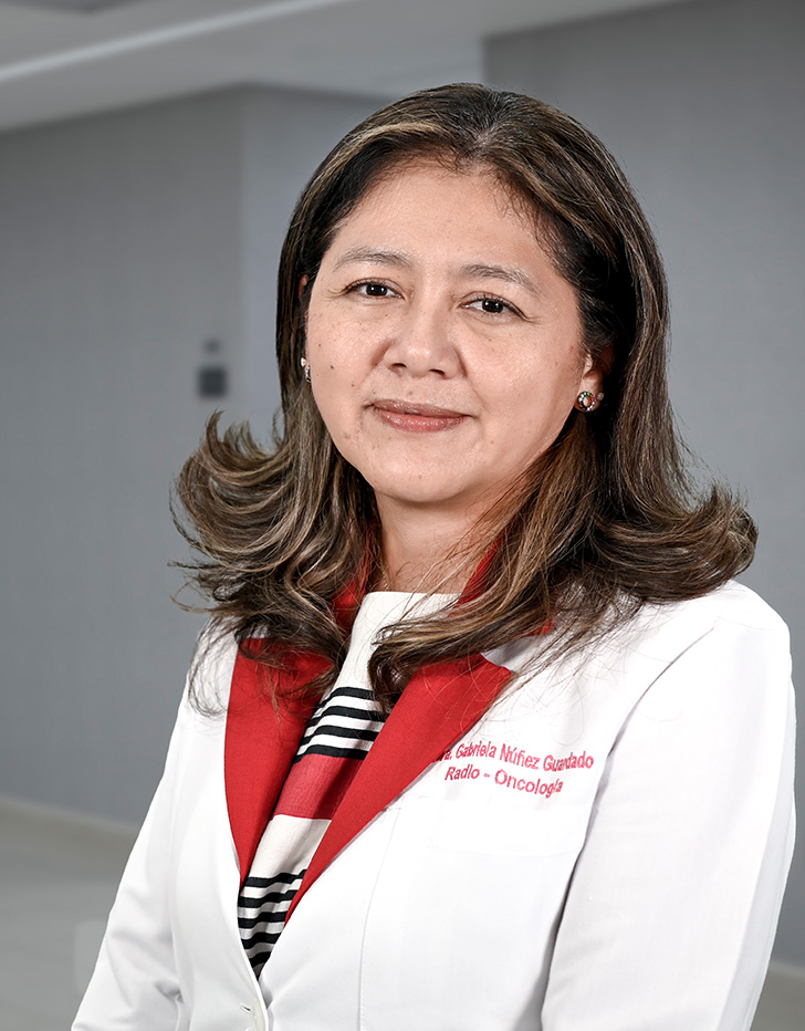 Es la foto de perfil de una especialista en radioterapia y radio oncología en Ciudad de México de Hospital Angeles Lindavista. Tiene el cabello largo y negro. Está sonriendo. 