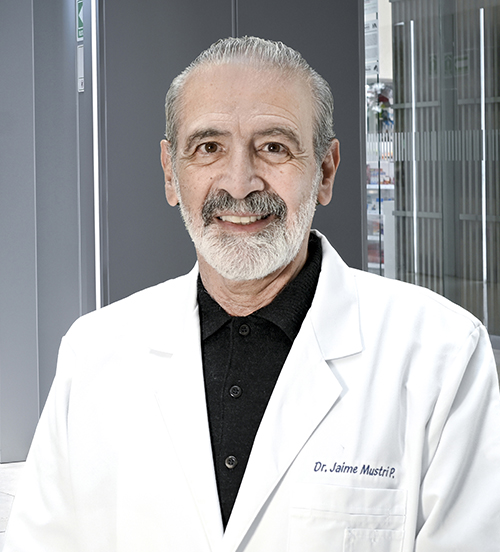 Es la foto de perfil de un oftalmólogo en Huixquilucan de Hospital Angeles Lomas.