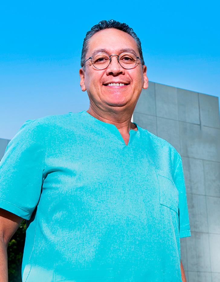 Es la foto de perfil de un ginecólogo y obstetra en Huixquilucan de Hospital Angeles Lomas.