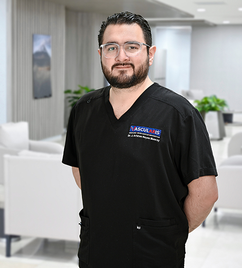 Es la foto de perfil de un angiólogo y cirujano vascular en Puebla de Hospital Angeles.