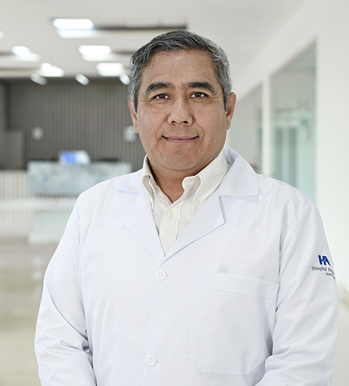 This is the profile photo of a general surgeon Tampico  Hospital Angeles in Tampico . He is wearing a gray medical uniform. His arms are crossed, and he has a slight smile on his face.