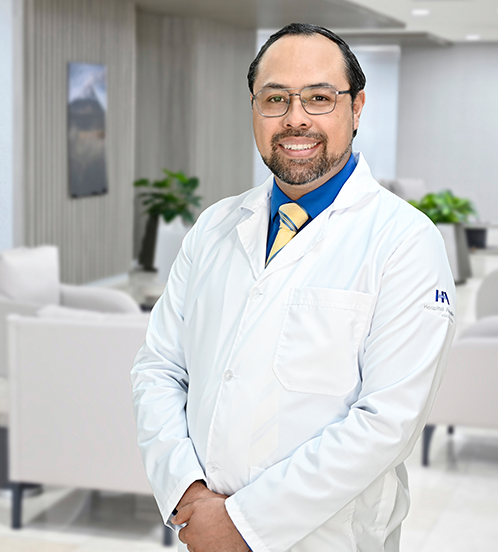Es la foto de perfil de un especialista en radioterapia y radio-oncólogo en Puebla de Hospital Angeles.