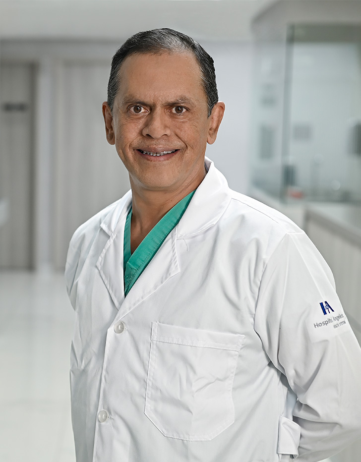 Es la foto de perfil de un cirujano neurológico en Ciudad de México de Hospital Angeles México.