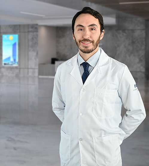 Es la foto de perfil de un cirujano plástico en Querétaro de Hospital Angeles Centro Sur.