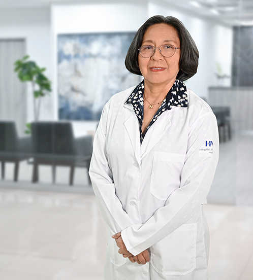 Es la foto de perfil de una internista especialista en endocrinología en Ciudad de México de Hospital Angeles. Usa una bata blanca, blusa azul marino, es de tez morena y cabello largo negro. 